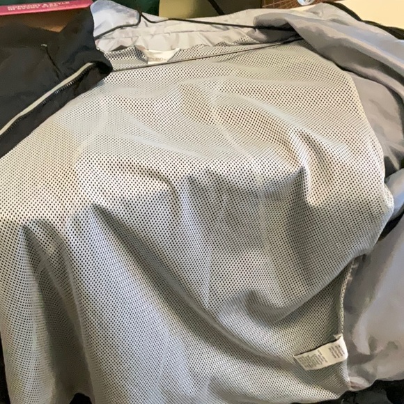 Black Windbreaker- North End - Picture 11 of 12